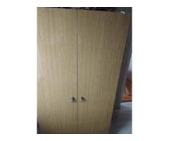 Продам шафу дводверну з тумбами.
