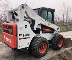 Оренда міні-навантажувача Bobcat.